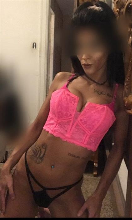 Etli Kisty escort